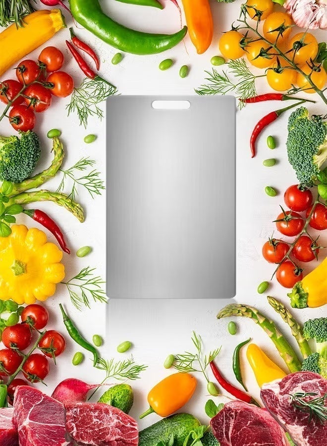 لوح تقطيع شديد التحمل من الفولاذ المقاوم للصدأ 304 للمطبخ، مثالي للتقطيع والفرم والخبز وتحضير اللحوم والجبن والخضراوات والفواكه، 23 × 34 سم - Image 5